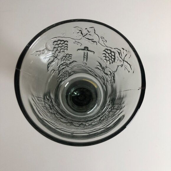 Tiara Exclusive Gray Glass Last Supper Cross Grape Vine Goblet Vintage T-292 #2 - Picture 7 of 7
